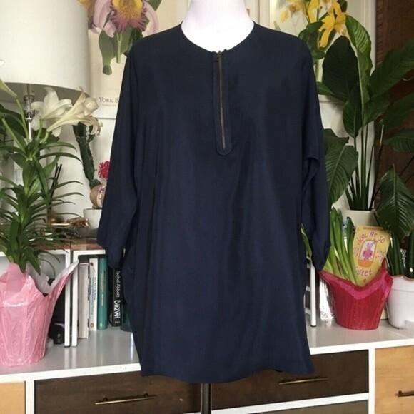 VINCE Navy Silk Top Blouse Size S - Picture 1 of 10